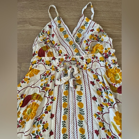 WAYAN Sleeveless Ruffled Floral Dress with Tie Front - Picture 4 of 9